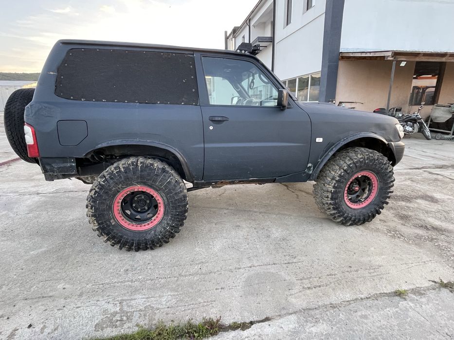Dezmembrez DOAR CAROSERIA Nissan Patrol y61