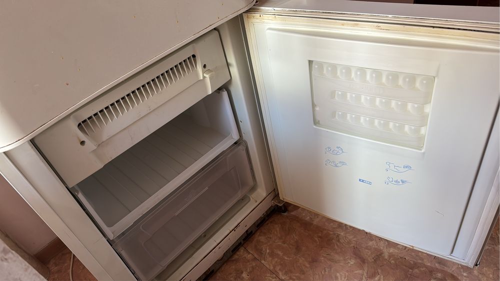 продам холодильник на запчасти