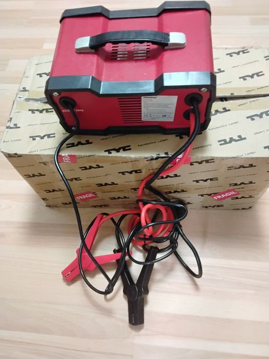 Redresor digital incarcare baterii 12A,6-12V