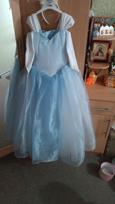 Нарядное платье на девочку