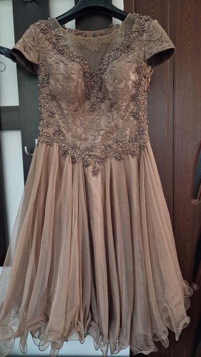 Rochie pentru eveniment, culoare Bej/Maro deschis. Marimea 40