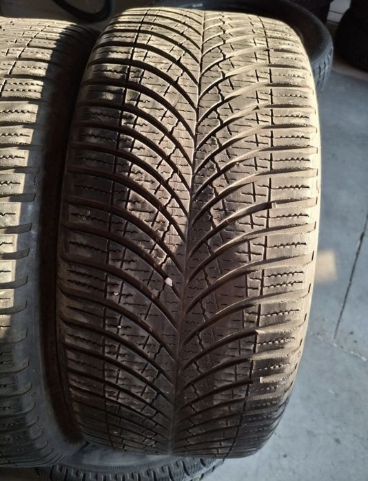 2 Anvelopele All season 215 40 r18 Goodyear