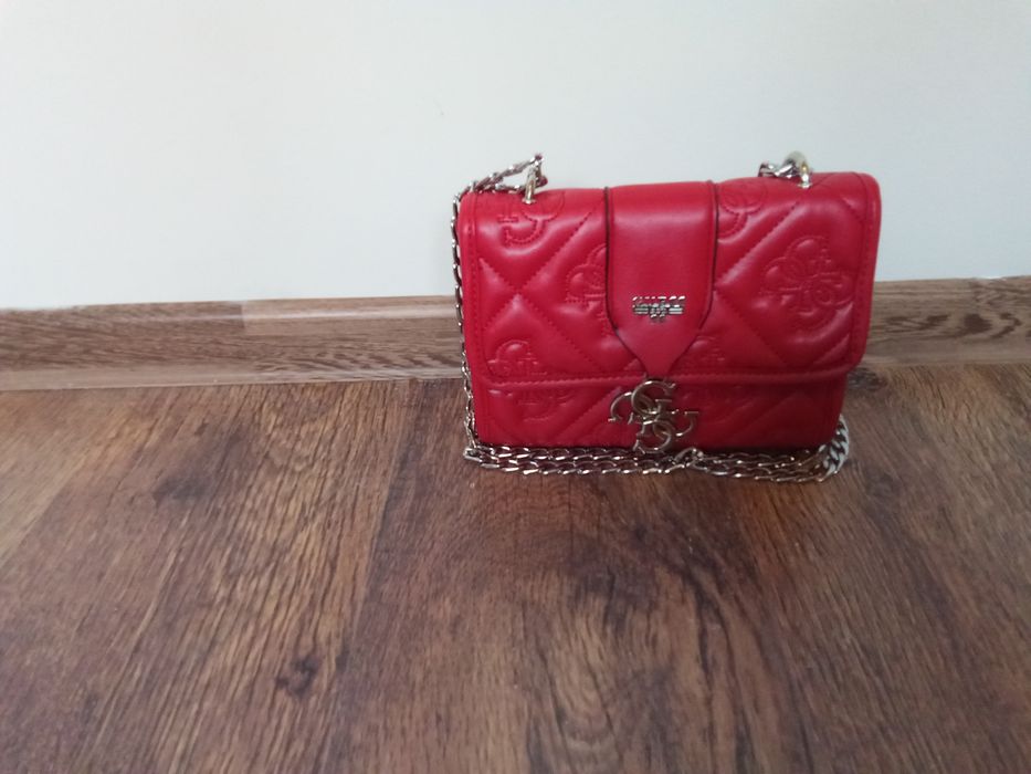 Дамска чанта,маркова Guess