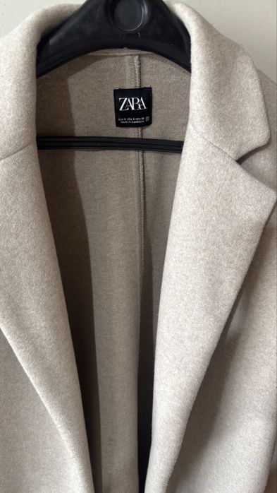 средно дълго бежово палто Зара