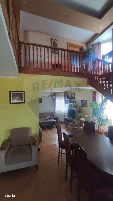 Casă cu 6 camere de vânzare, teren generos, Osorhei