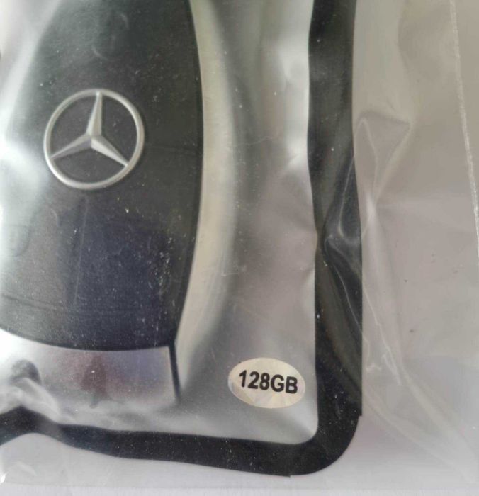 USB 2.0 sub forma de cheie MERCEDES 128GB Nou ambalat!