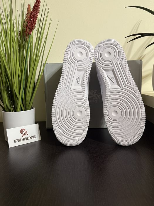 Nike Air Force 1 Triple White