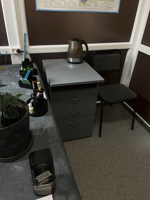 Продам мебель офисную