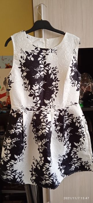 Официална рокля за девойки около 11-12 години