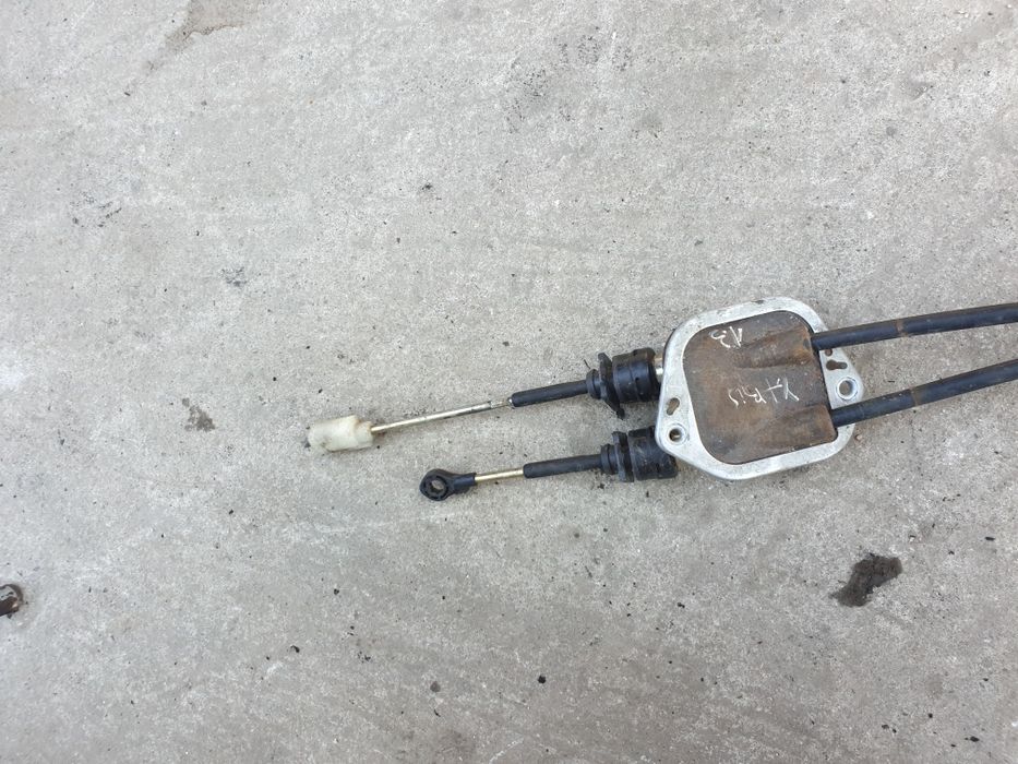 Продавам жила за скорости за Тойота Ярис 2003г