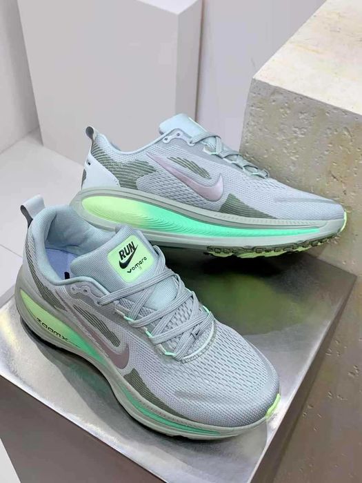 Оригинални мъжки маратонки Nike Vomero 18 налични с кутия