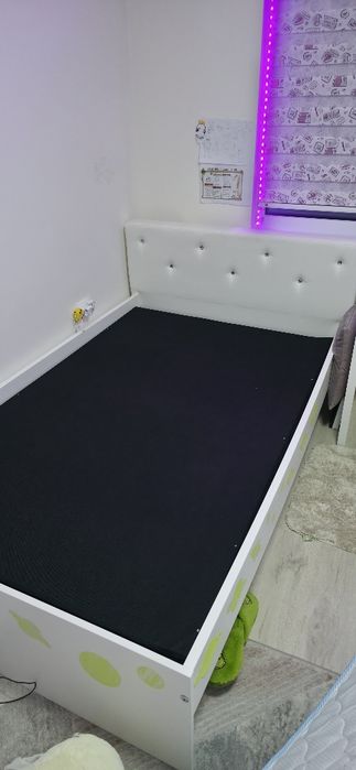 Легло 120см. на 200 см. с кожена табла