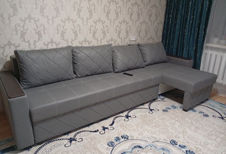 Продам диван очень в хорошем состоянии и хорошего качества