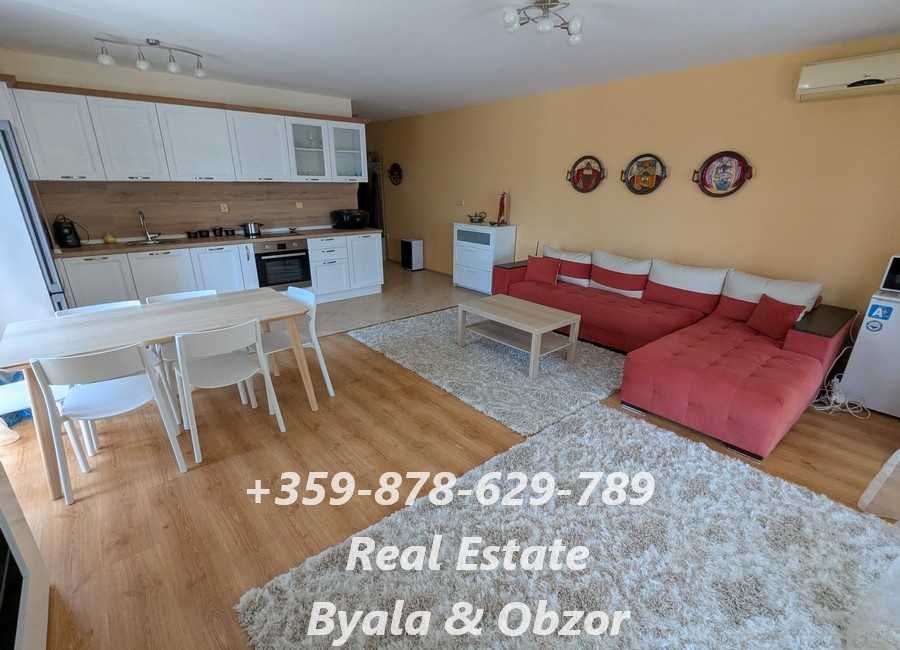 Просторен тристаен апартамент с голям двор-тераса в гр.Обзор