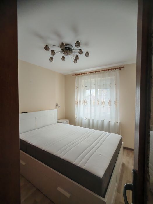 Oportunitate Apartament 3 camere Codlea, zona Nordului – renovat, mobilat și utilat — fotografia 2