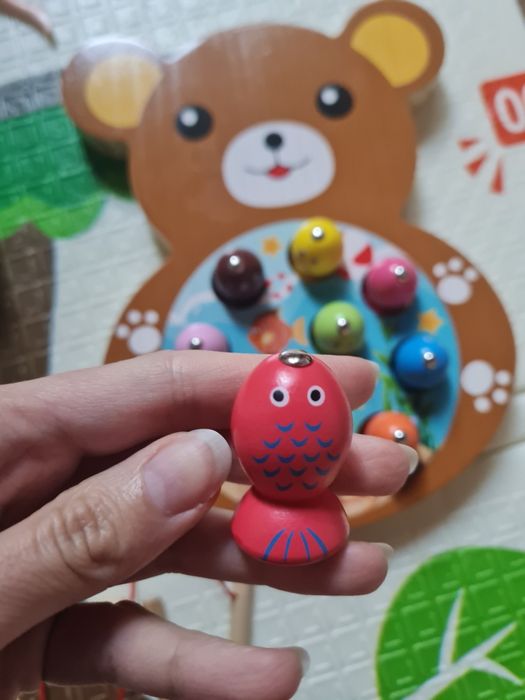 Дървена играчка с магнитни рибки