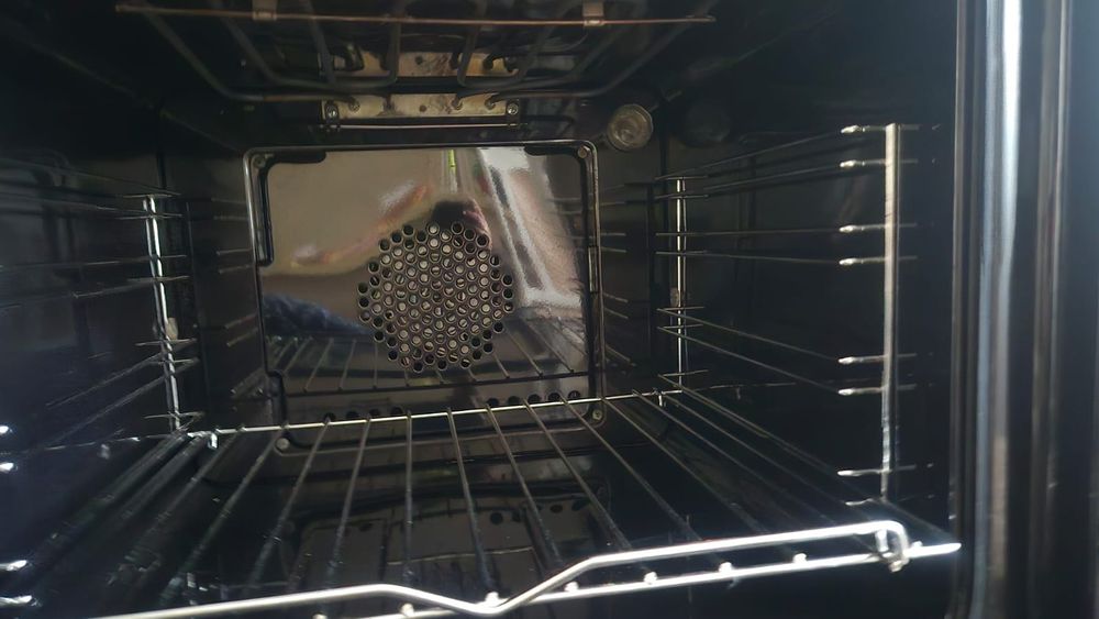 Продам духовку Svar