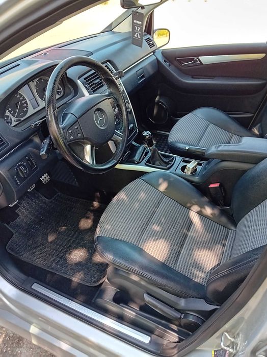 Мерцедес бенц В200,бензин турбо 2000к,200к