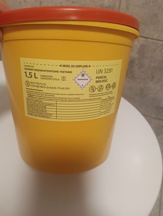 50 Cutii noi din Plastic volum 1.5 Litri pentru colectare Deșeuri Medicale Tăioase Înțepătoare. La 160 lei.