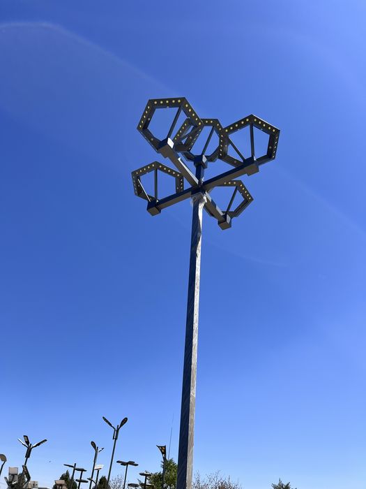 Столб фонарный для освещения улиц,прогулочных дорожек,пешеходных зон.