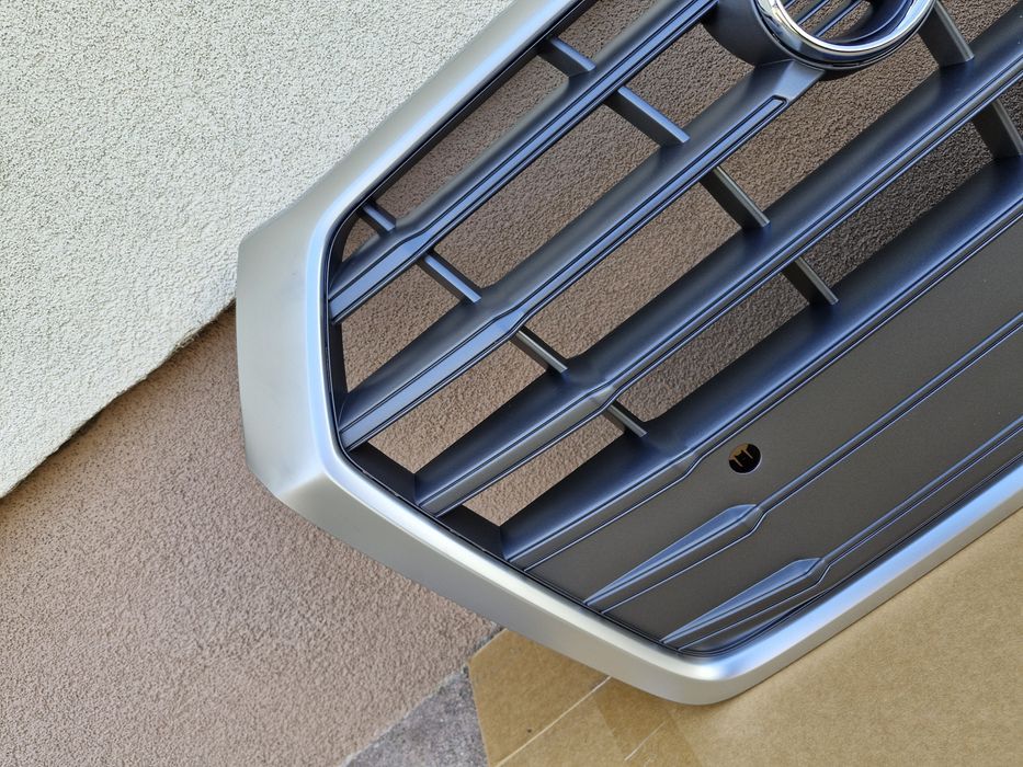 Grila centrala Audi Q5  NOUA  2016-2020