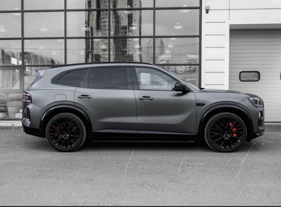 Zeekr 8X Shadow Night Paket R22 Black Wheels