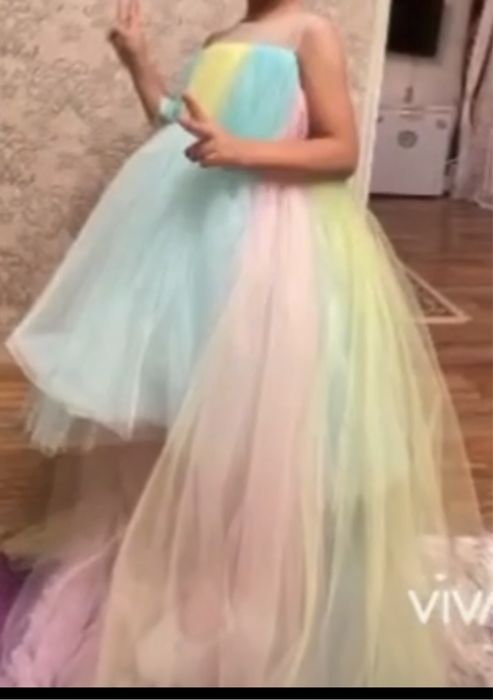 Продам шикарное детское платье