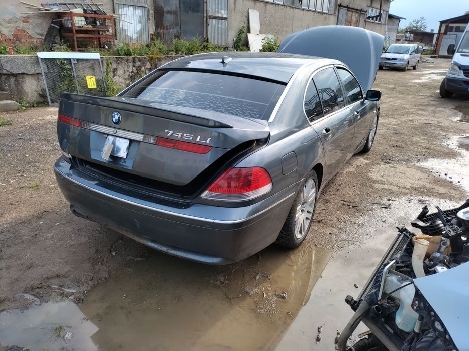 BMW 745 Long на части