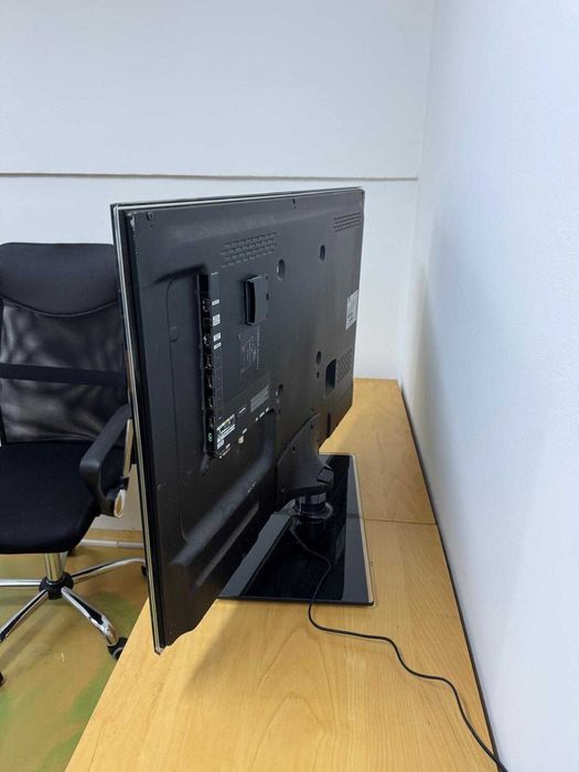 TV LED Samsung 37” UE37D5000 Full HD – 4x HDMI – stand inclus