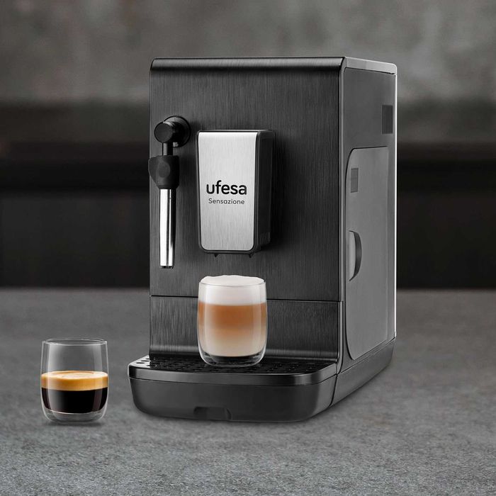 Суперавтоматична кафемашина Ufesa Sensazione, 20bar, сензорен екран