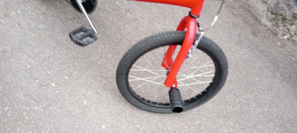 BMX cu roti pe 20 roșu cu negru