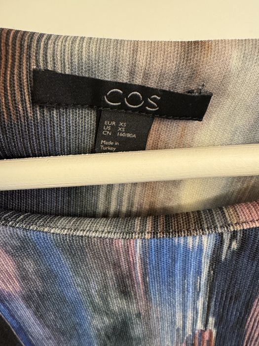 COS рокля в ефектен принт