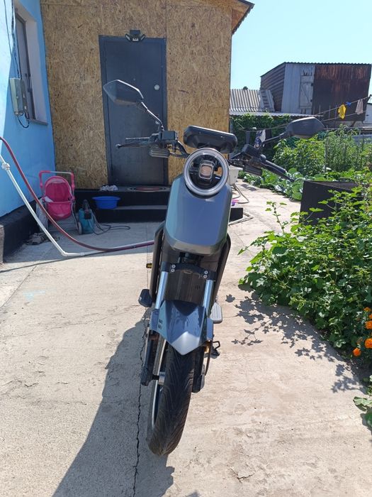Продам электро скутер NIU