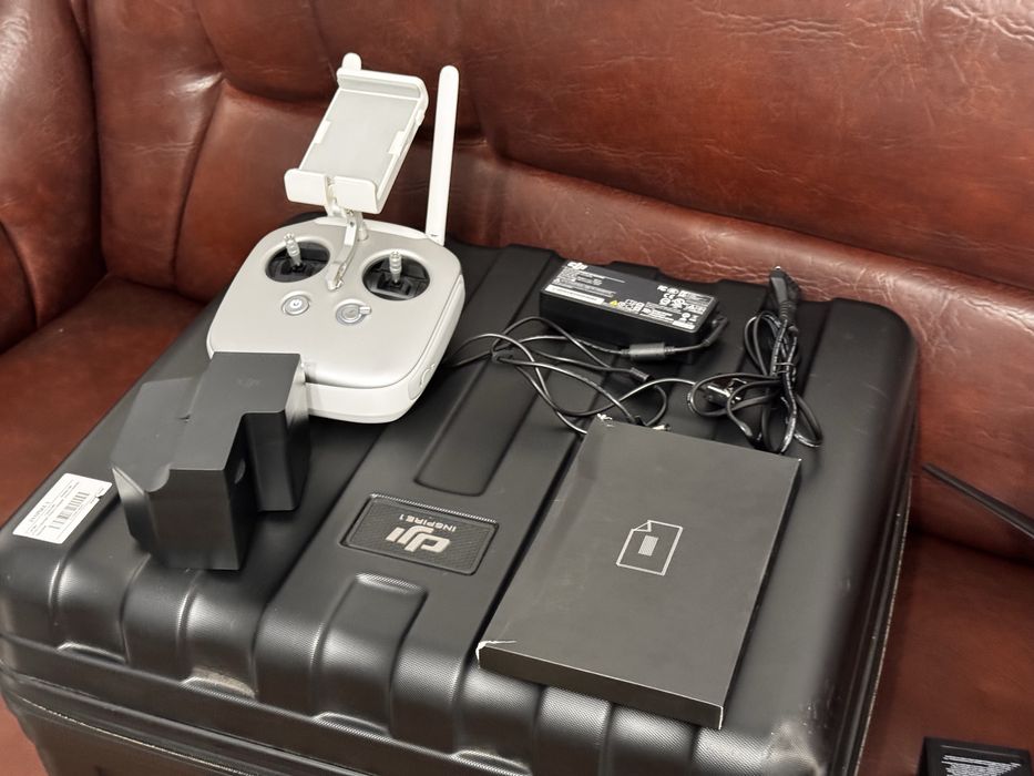 Drona profesională DJI INSPIRE 1+Zenmuse X3,geantă transport,2 baterii