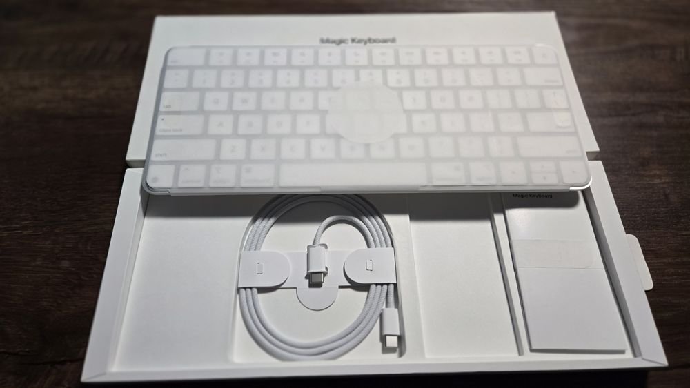 Новый Magic Keyboard With Touch ID