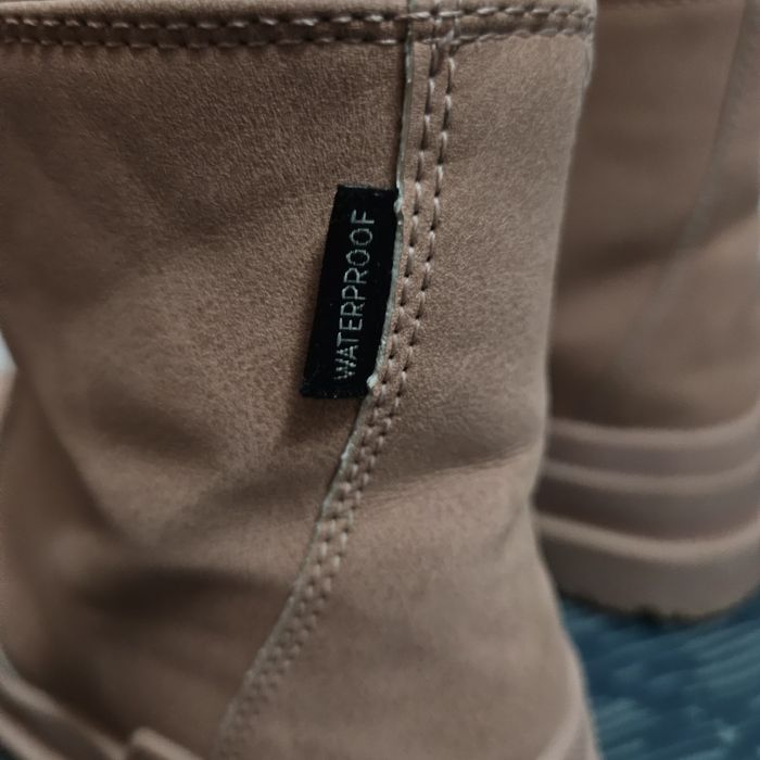 Vând Ghete H&M, roz