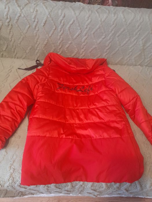 Продам детскую  куртку осень,весна р.158