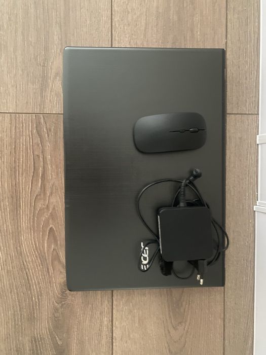 Acer ноутбук в отличном состояний.