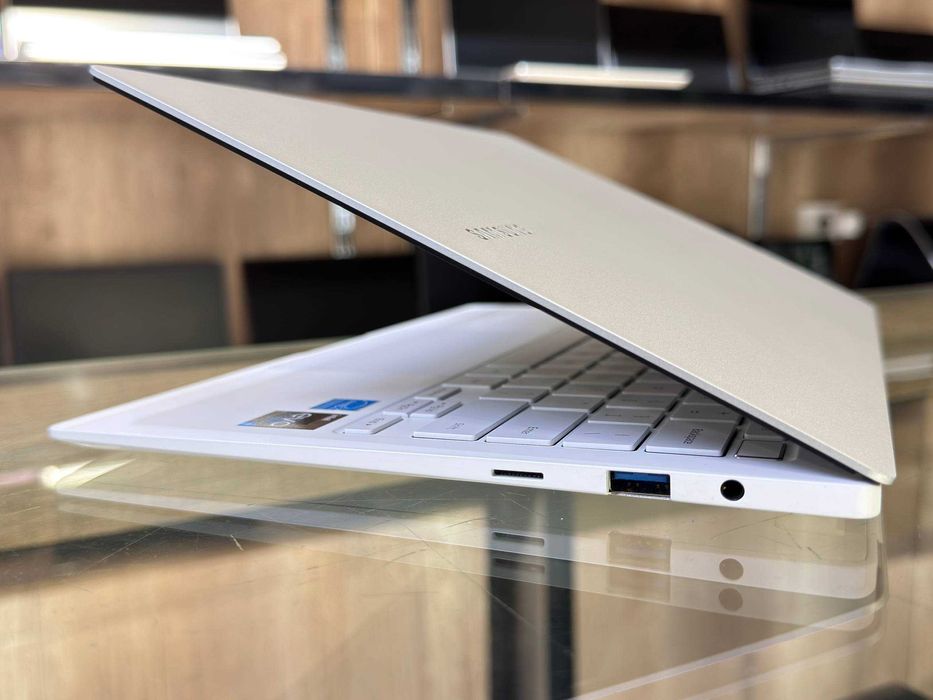 Samsung Galaxy Book2 Pro 13.3" OLED Core i7-1260P ram 8 ssd 512