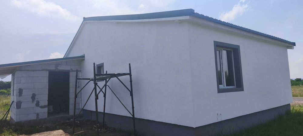 Casa locuit/vacanta, recent renovata cu BRANSAMENTE, zona Suseni