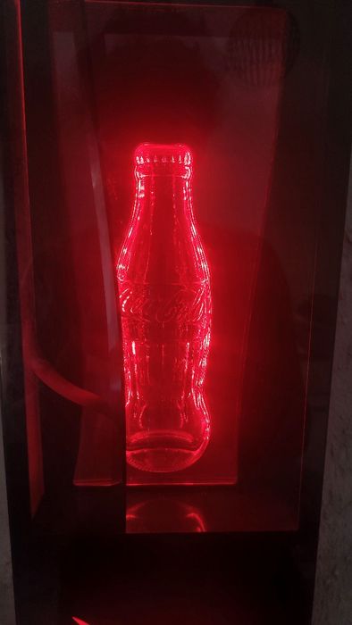 Stand iluminat cu logo si sticla coca cola