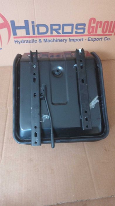 Scaun universal stivuitor si tractor cu sina de reglare fata-spate