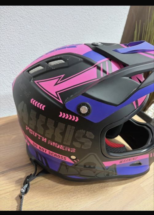 Casca enduro roz