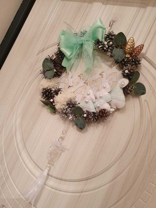 Новогодние венки, украшения.