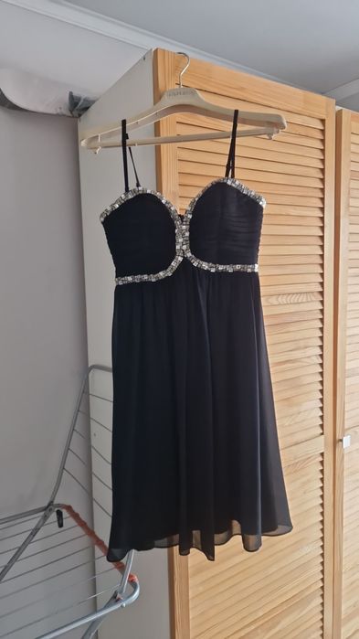 Продам платье по 4000 тыс.тенге