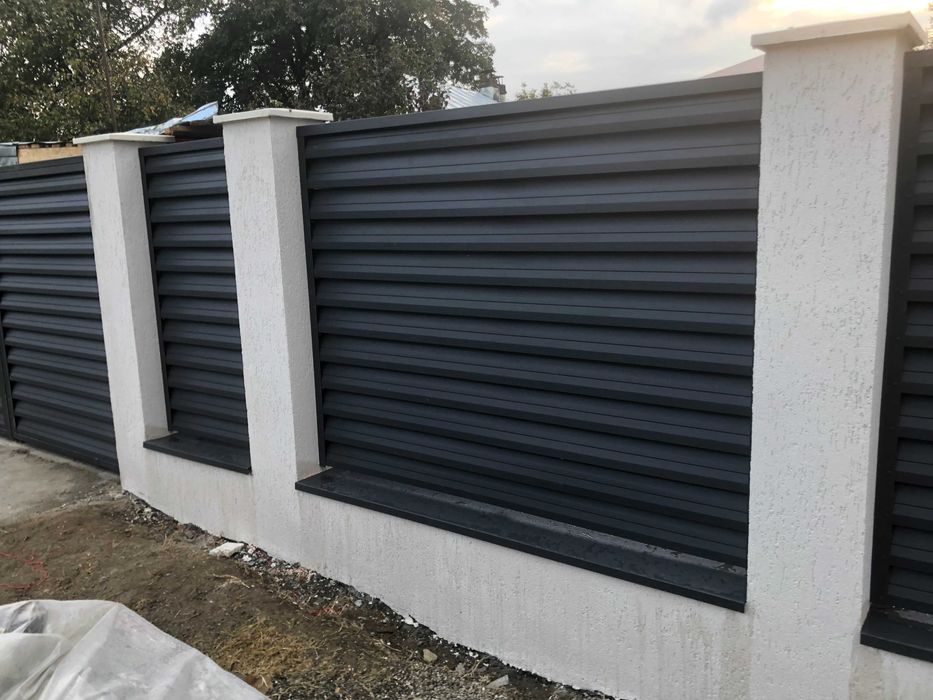 Gard modern ventilat Jaluzele prevopsite Grosime 0.6 pret 195 lei mp