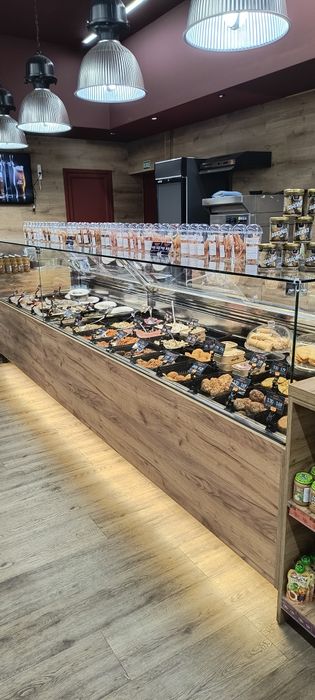 Щандова хладилна витрина АЙСИ