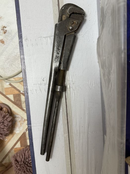 Газовый ключ            ………………………….