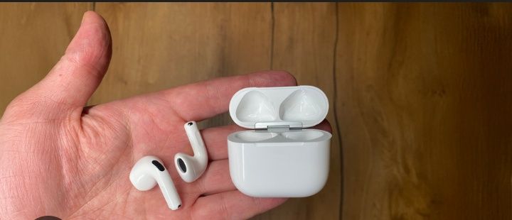 Продам AirPods 4