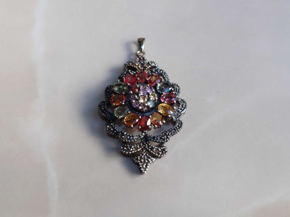 Pandantiv din aur de 9 k cu diamante naturale si safire naturale